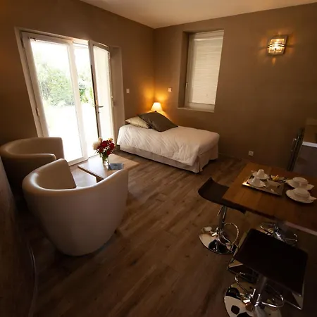Hoteliere Et Des Sources Du Gros Noyer Appartement