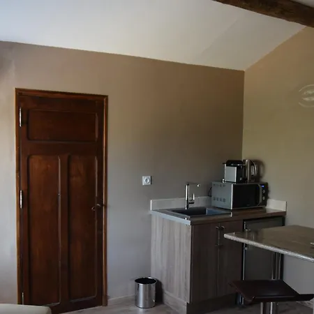 Hoteliere Et Des Sources Du Gros Noyer Appartement